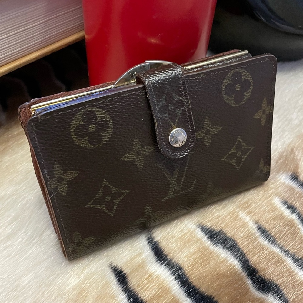 Beautiful Vintage Louis Vuitton French KissLock Bifold Monogram Wallet